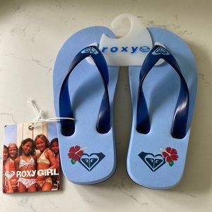 Brand new girls Roxy flip flops size 1. Small platform